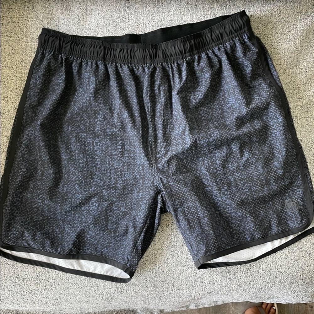Travis Matthew drawstring athletic shorts - Size L